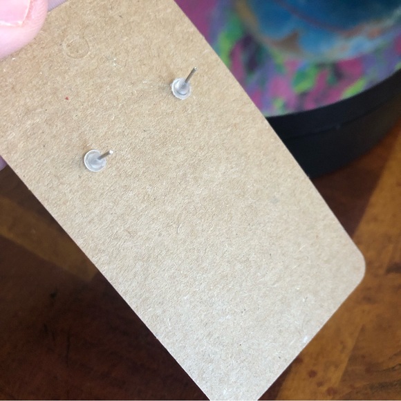 Vintage oval red enamel silver setting pierced earrings - Picture 4 of 9